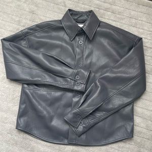 NWOT Aritzia Pelli Hip Shirt Jacket